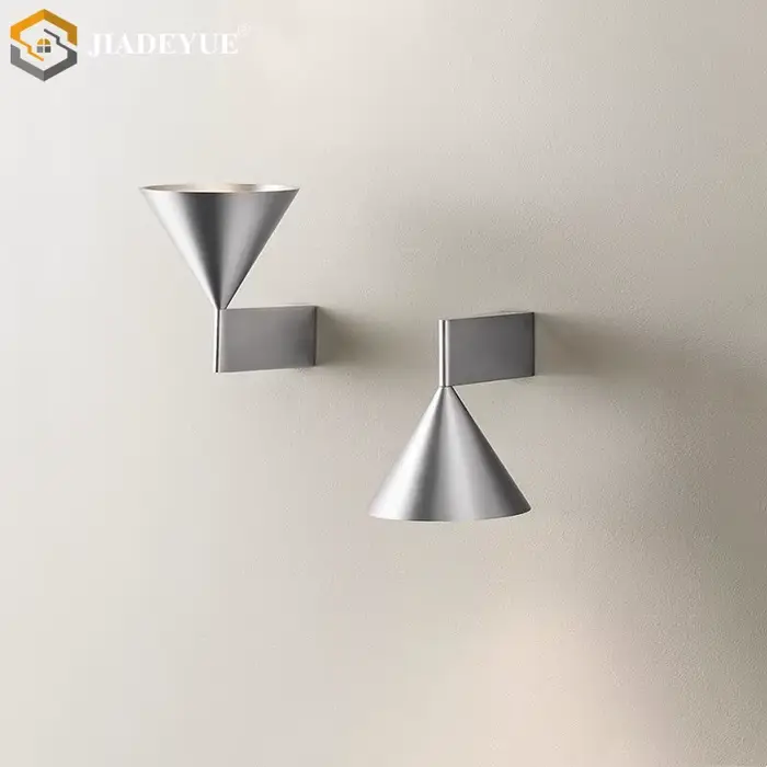 Lampe de chevet minimaliste moderne avec design en forme de cône, lampe murale de fond pour salon, l