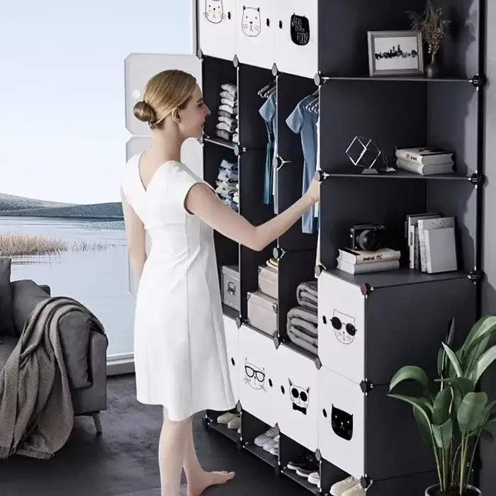 Armoire compacte moderne et peu encombrante