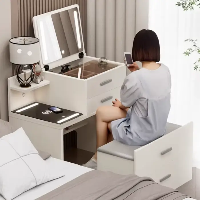 Coiffeuse moderne blanche de style français avec miroir