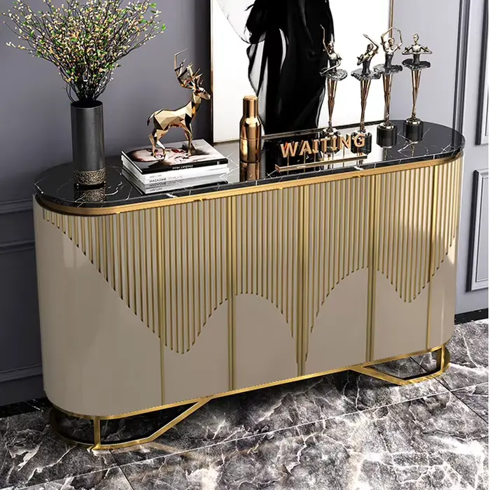 Armoires de salon de luxe étroites or classique français