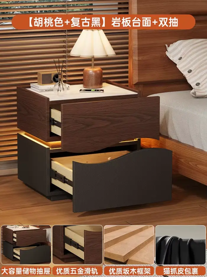 Table de chevet rétro chic en bois de style français avec chargeur intégré, design de chambre à couc
