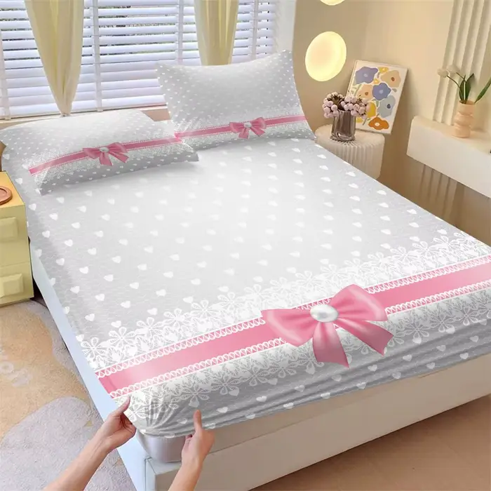 Ensemble de literie 3 pièces rose avec motif cœur en dentelle (1 drap-housse + 2 taies d'oreiller) – Parure de draps doux pour la décoration de chambre de fille