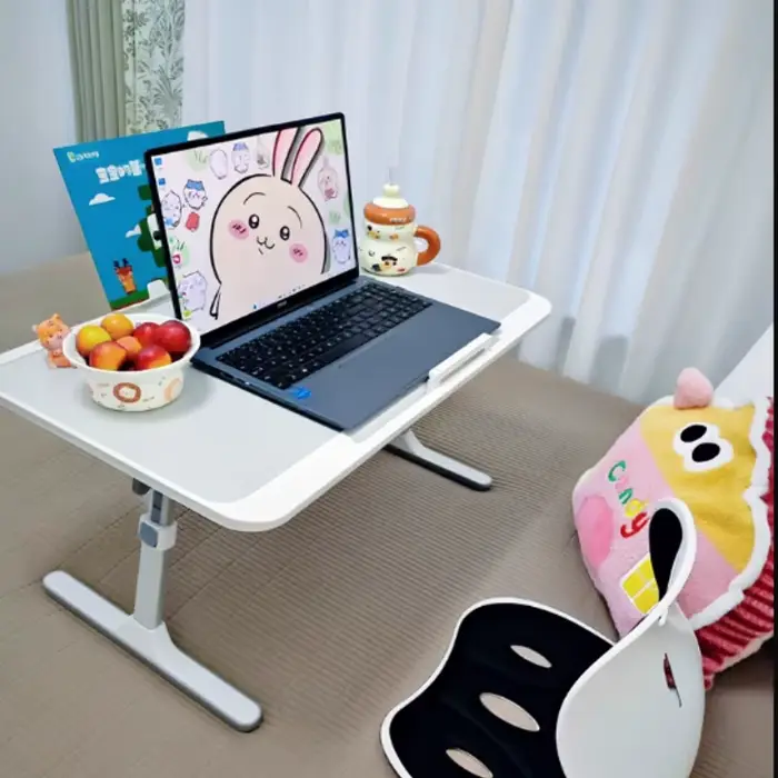 Surface de travail de bureau d'ordinateur portable de chevet réglable en hauteur avec baie vitrée à fente pour une