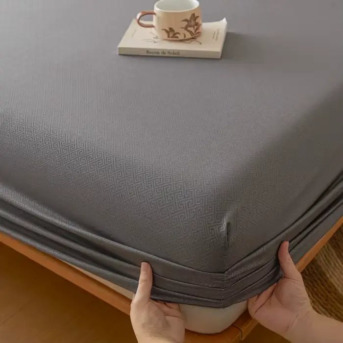 Protège-matelas antibactérien doux et hypoallergénique pour lit Queen/King, en tissu brossé, avec po
